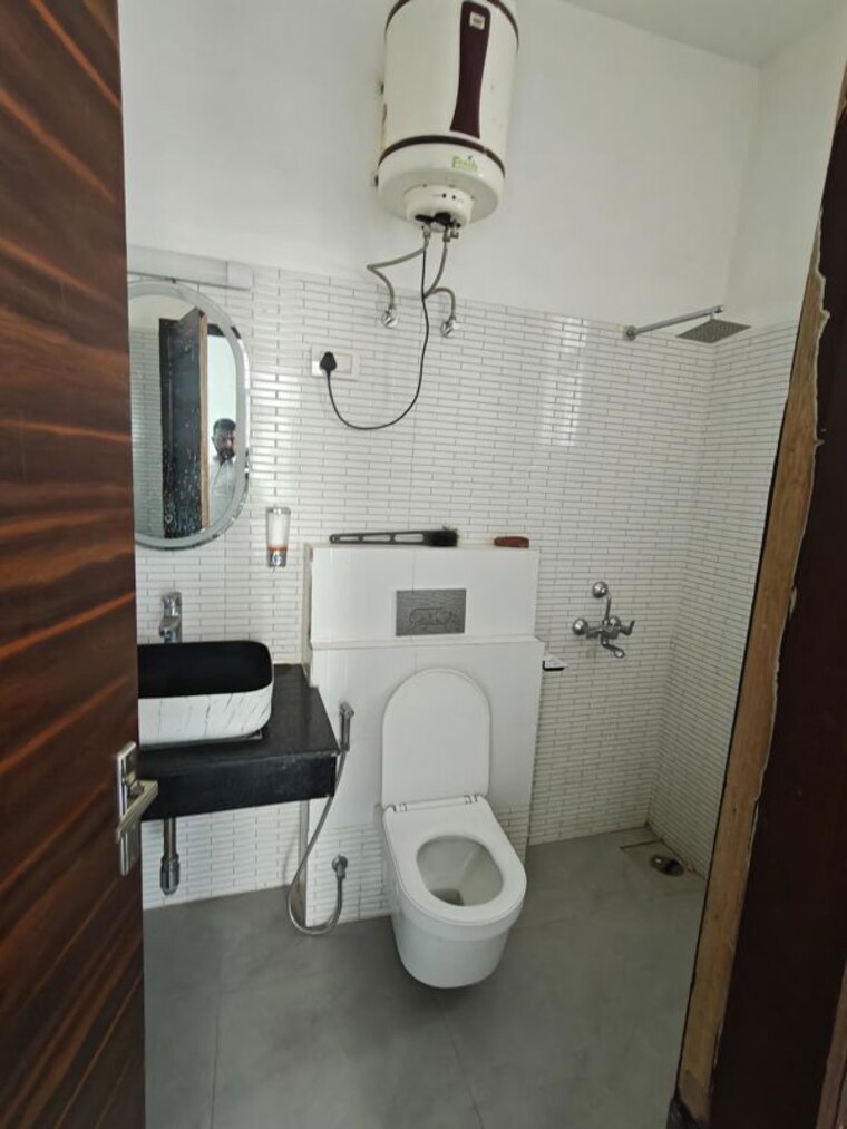 Bathroom, sector 23a 4 Bedroom 2150 Sq.Ft. Builder Floor In Sector 23a Gurgaon 10705045