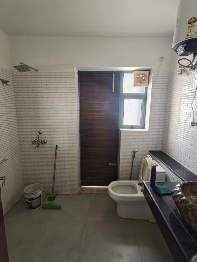Bathroom, sector 23a 4 Bedroom 2150 Sq.Ft. Builder Floor In Sector 23a Gurgaon 10705045