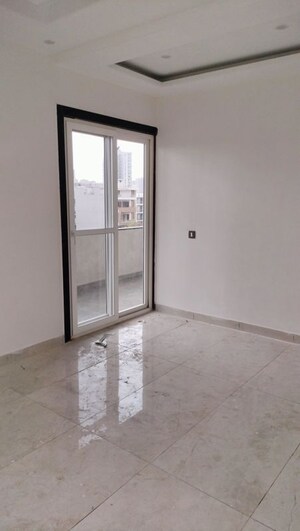 Room in 4 BHK Builder Floor at Sector 22 – for Rent
