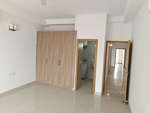 Room in 4 BHK Builder Floor at Sector 21 – for Rent