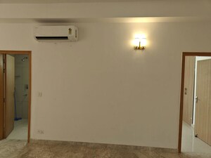 Room in 4 BHK Builder Floor at Sector 21 – for Rent