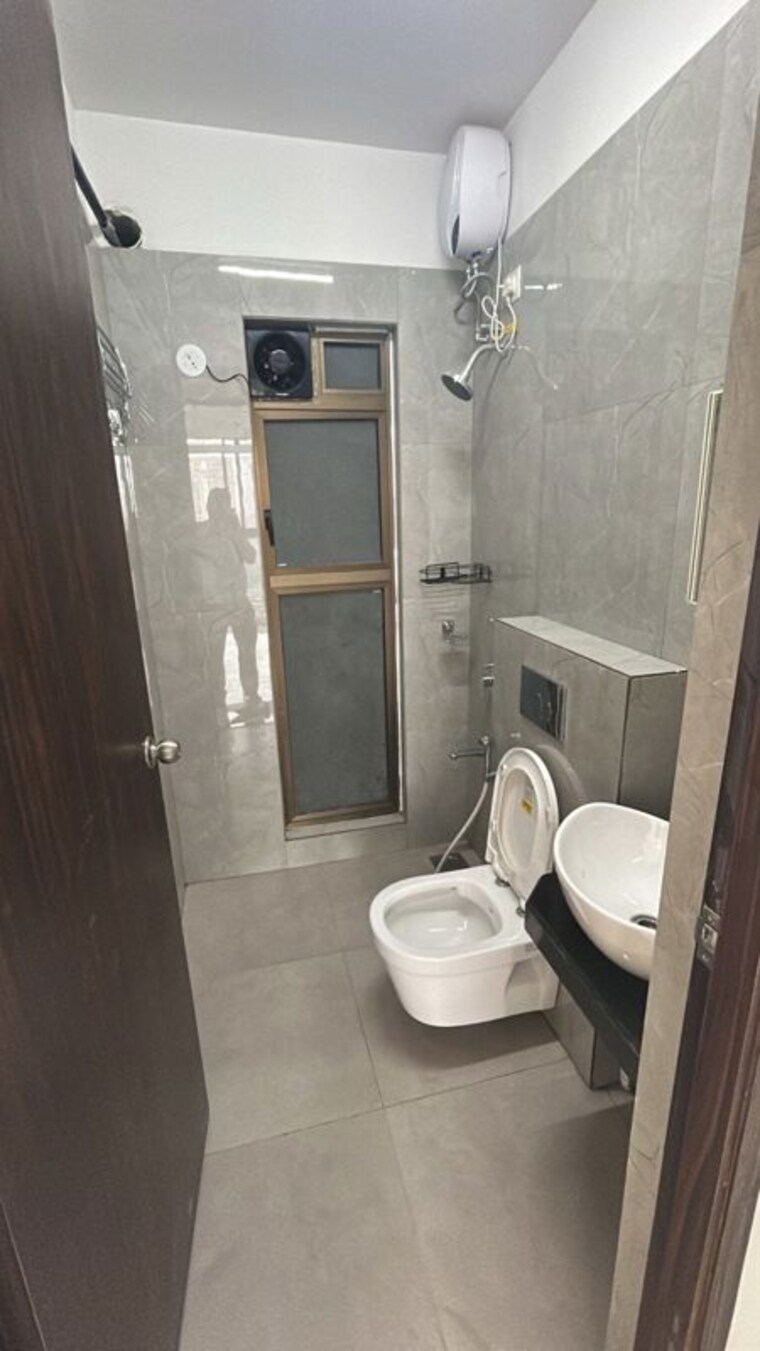 Bathroom, raymond-the-invictus-by-gs 5 Bedroom 2000 Sq.Ft. Apartment In Pokhran Road No One Thane 10705073