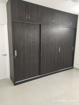 Bathroom in 4 BHK Apartment at Emaar Emerald Floors Premier, Sector 65 – for Rent