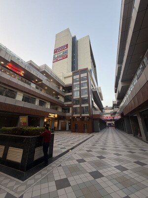  Shop – Exterior View View at V Square Oodles Skywalk, Sector 83 - for Rent
