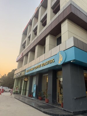  Shop – Exterior View View at V Square Oodles Skywalk, Sector 83 - for Rent