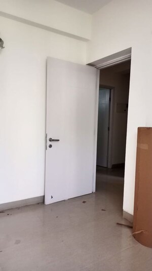 Room in 3 BHK Apartment at Emaar Emerald Estate, Sector 65 – for Rent