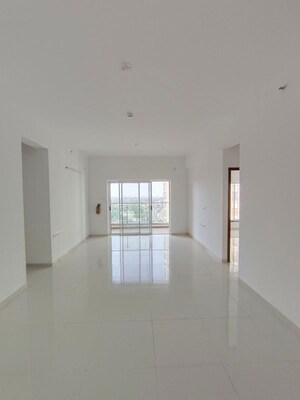 Room in 3 BHK Apartment at Runwal The Central Park, Chinchwad – for Rent