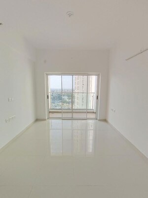 Room in 3 BHK Apartment at Runwal The Central Park, Chinchwad – for Rent