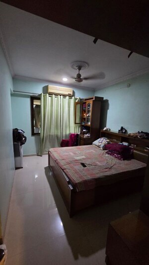 Bedroom in 2 BHK Apartment at Sai Simran Tower, Chembur – for Rent