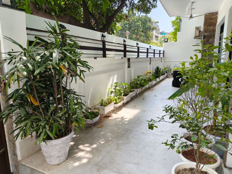 Balcony, defence colony 3 Bedroom 2925 Sq.Ft. Builder Floor In Defence Colony Delhi 10705119