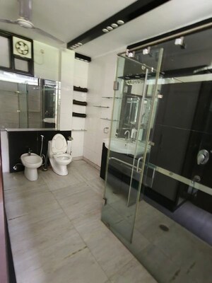 Team Area in 3 BHK Builder Floor at Defence Colony – for Rent