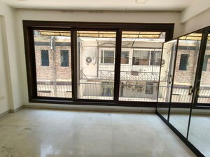 Room in 3 BHK Builder Floor at Defence Colony – for Rent