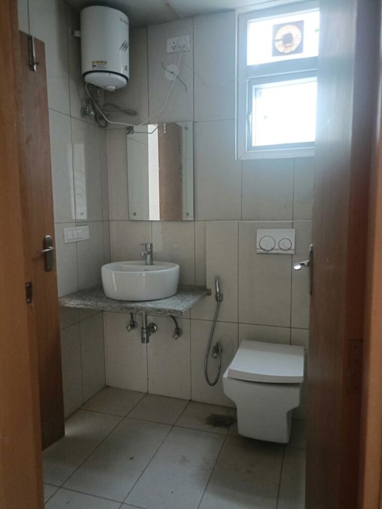 Bathroom, sector 23 4 Bedroom 2200 Sq.Ft. Builder Floor In Sector 23 Gurgaon 10705132