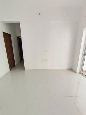 Room in 3 BHK Apartment at Runwal The Central Park, Chinchwad – for Rent
