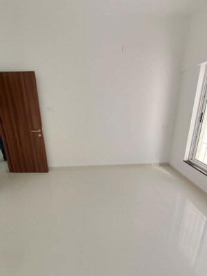 Room in 3 BHK Apartment at Runwal The Central Park, Chinchwad – for Rent