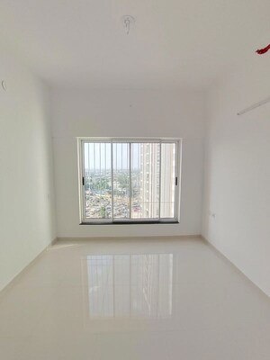 Room in 3 BHK Apartment at Runwal The Central Park, Chinchwad – for Rent