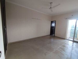 Room in 3.5 BHK Apartment at Paramount Floraville, Sector 137 – for Rent