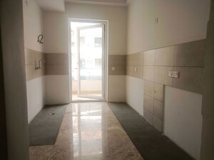 Room in 4 BHK Builder Floor at Sector 21 – for Rent