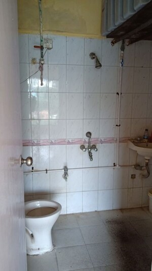 Bathroom in 1 BHK Apartment at Summit Apartment, Goregaon East – for Sale