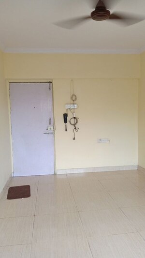 Room in 1 BHK Apartment at Summit Apartment, Goregaon East – for Sale