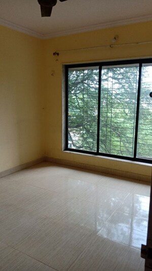 Room in 1 BHK Apartment at Summit Apartment, Goregaon East – for Sale