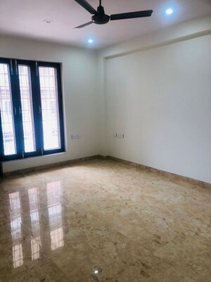 Room in 3 BHK Builder Floor at Sector 57 – for Rent
