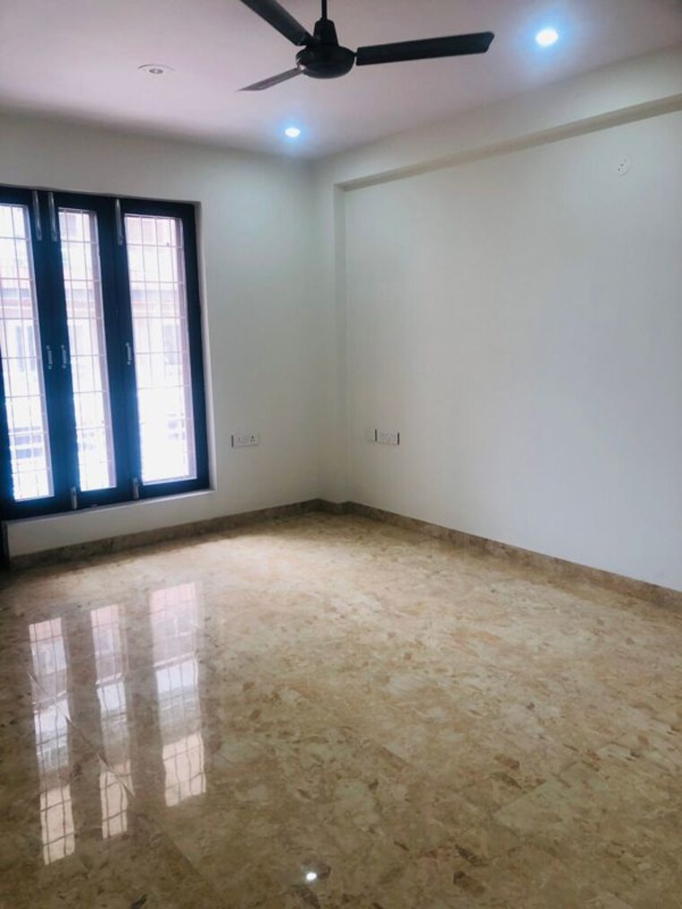 Room, sector 57 3 Bedroom 250 Sq.Yd. Builder Floor In Sector 57 Gurgaon 10705170