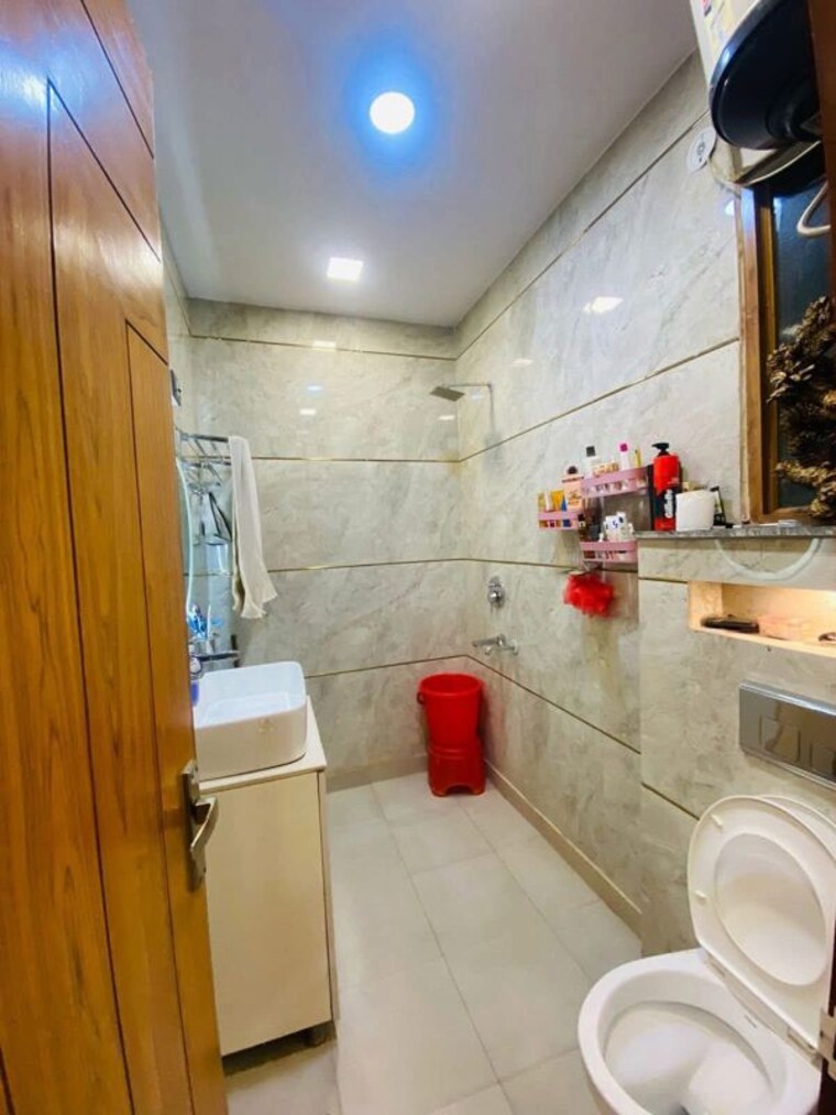 Bathroom, fidato-honour-homes 3 Bedroom 138 Sq.Yd. Builder Floor In Sector 89 Faridabad 10705161