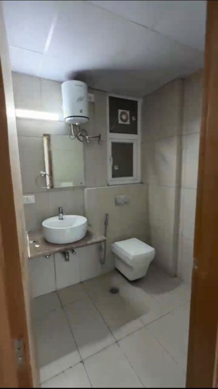 Bathroom, sector 23 4 Bedroom 2200 Sq.Ft. Builder Floor In Sector 23 Gurgaon 10705178