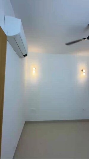 Room in 4 BHK Builder Floor at Sector 23 – for Rent