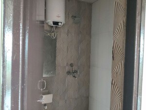 Bathroom in 1 BHK Builder Floor at Sector 21 – for Rent