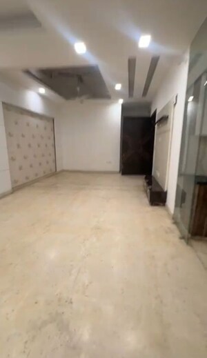 Room in 4 BHK Apartment at Uppal Southend, Sector 49 – for Rent