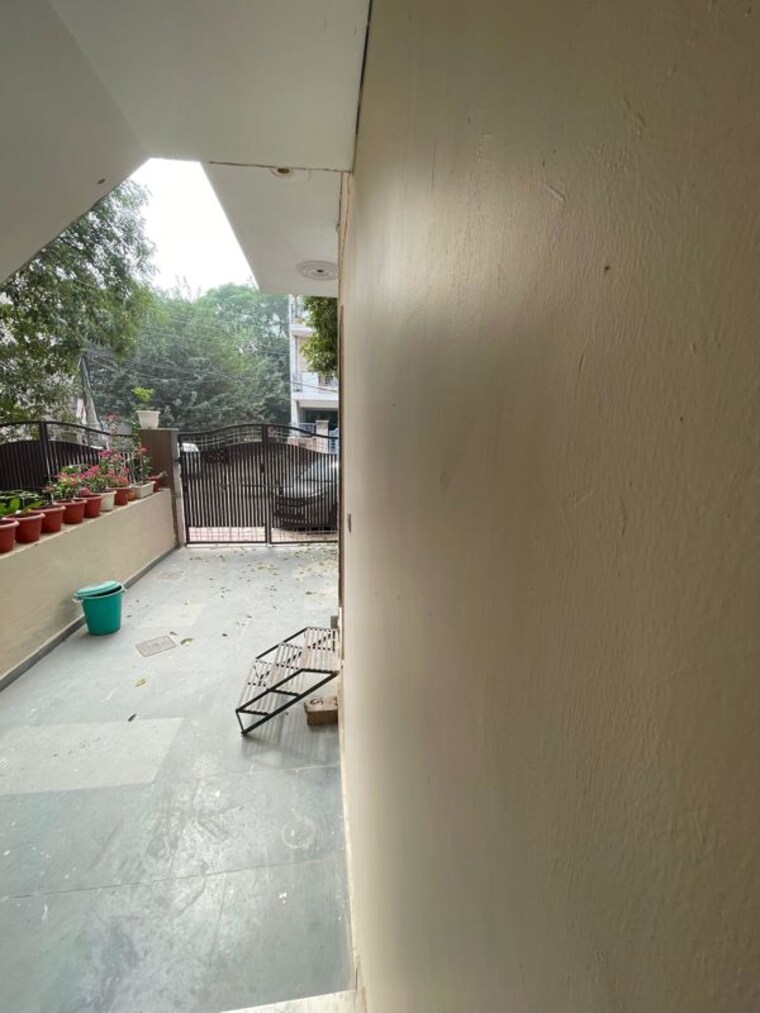 Balcony, sector 46 2 Bedroom 170 Sq.Yd. Builder Floor In Sector 46 Gurgaon 10705204