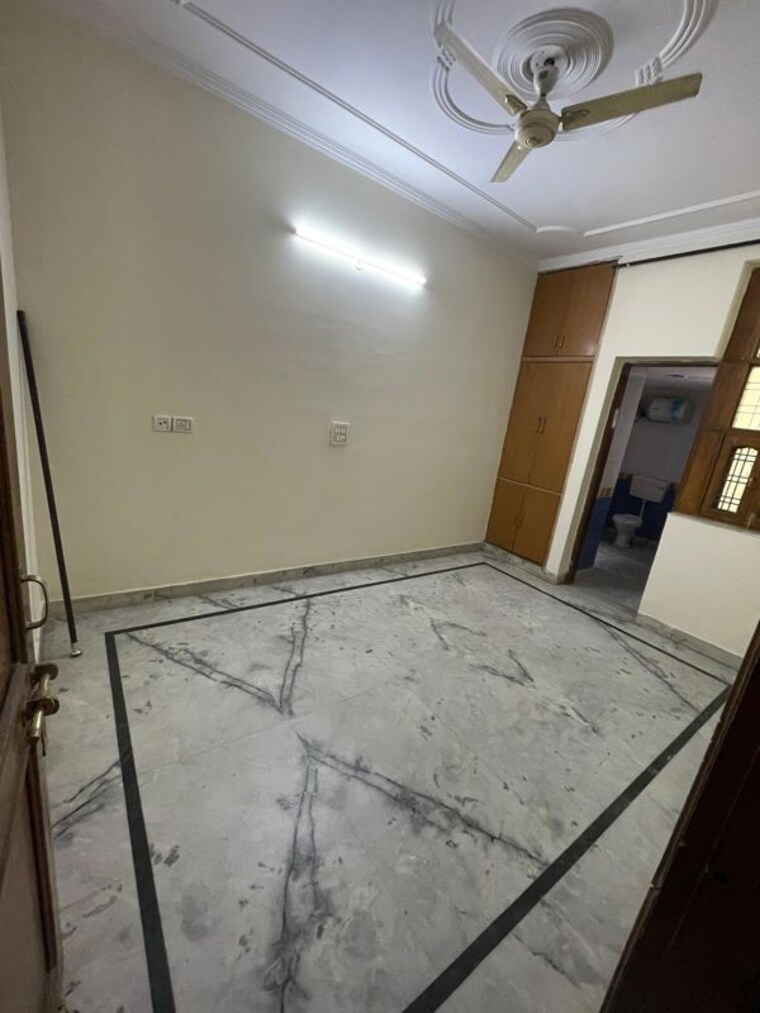 Room, sector 46 2 Bedroom 170 Sq.Yd. Builder Floor In Sector 46 Gurgaon 10705204