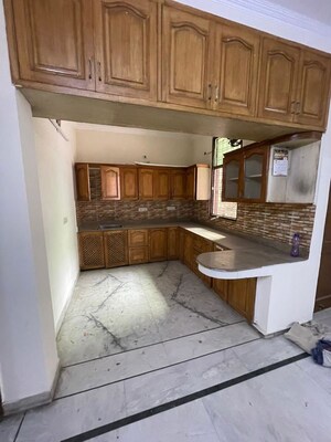Kitchen in 2 BHK Builder Floor at Sector 46 – for Rent