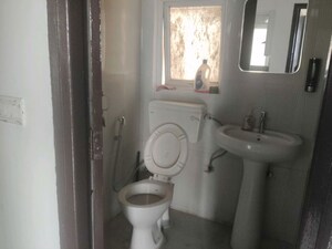 Bathroom in 1 BHK Builder Floor at Sector 23 – for Rent