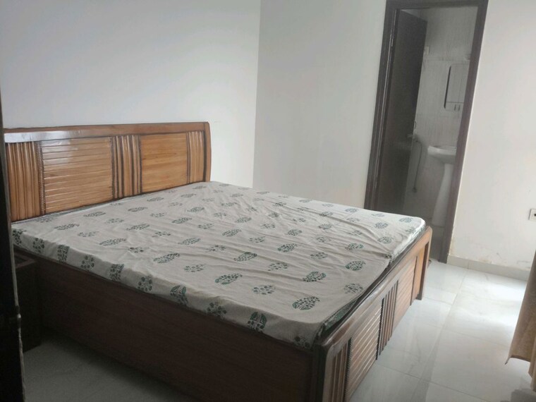 Bedroom, sector 23 1 Bedroom 950 Sq.Ft. Builder Floor In Sector 23 Gurgaon 10705212