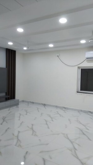 Room in 4 BHK Apartment at Praneeth Westwoods, Gachibowli – for Rent