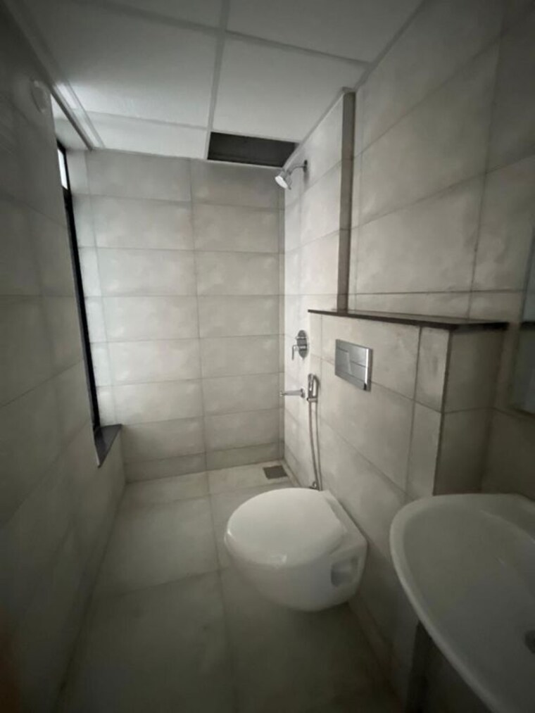 Bathroom, mahindra-nestalgia 2 Bedroom 950 Sq.Ft. Apartment In Pimpri Pune 10705194