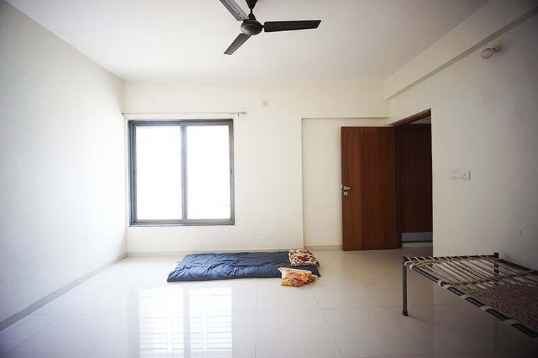 Room, kudasan 4 Bedroom 330 Sq.Yd. Independent House In Kudasan Gandhinagar 10705229