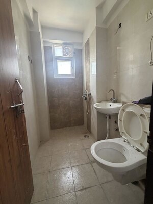 Bathroom in 1 BHK Builder Floor at Sector 21 – for Rent