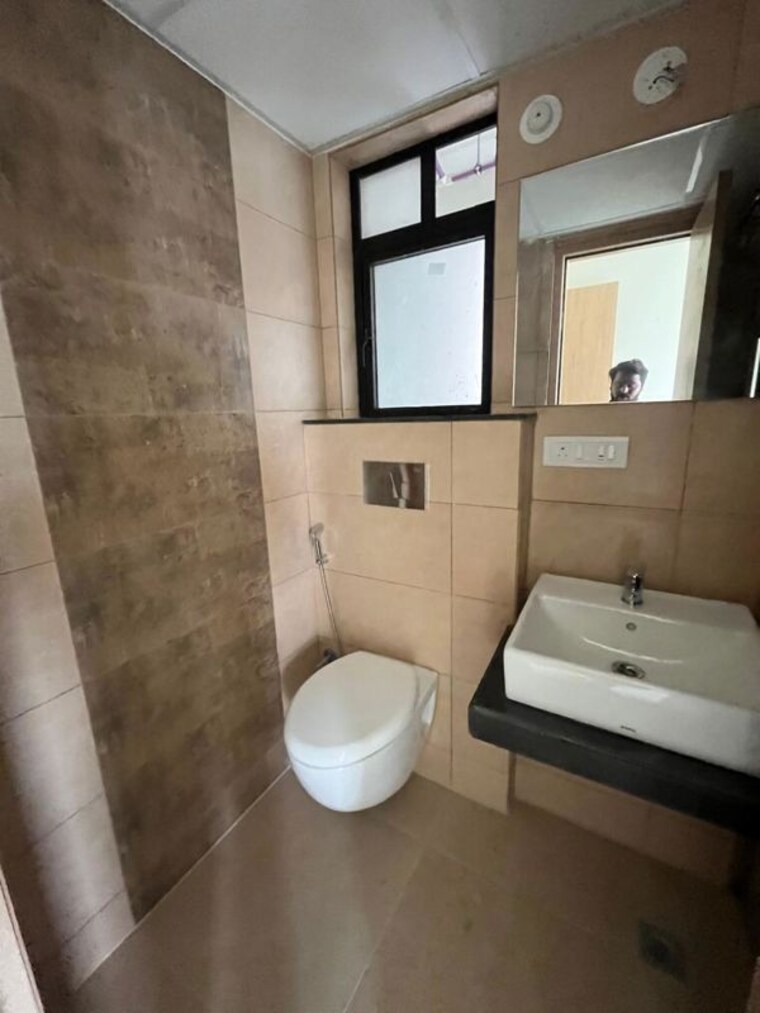 Bathroom, mahindra-nestalgia 2 Bedroom 900 Sq.Ft. Apartment In Pimpri Pune 10705234