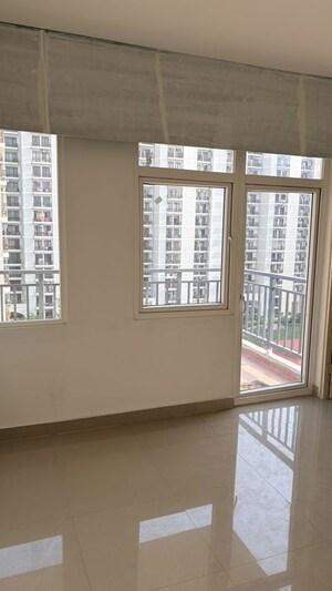 Room in 1 BHK Builder Floor at Sector 23a – for Rent
