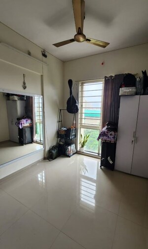 Master Bedroom in 2 BHK Apartment at Sheth Vasant Lawns, Laxmi Nagar – for Rent