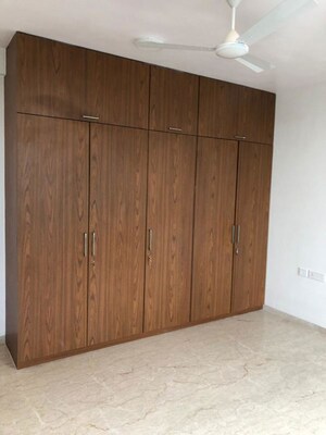 Room in 4 BHK Apartment at Oberoi Realty Esquire, Goregaon East – for Rent