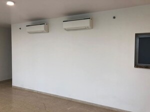 Room in 4 BHK Apartment at Oberoi Realty Esquire, Goregaon East – for Rent