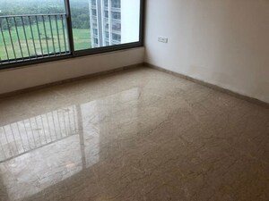 Room in 4 BHK Apartment at Oberoi Realty Esquire, Goregaon East – for Rent
