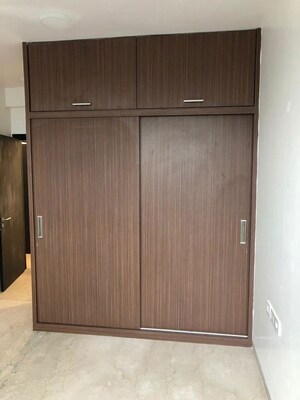 Room in 4 BHK Apartment at Oberoi Realty Esquire, Goregaon East – for Rent