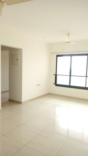 Room in 1 BHK Apartment at Mahindra Antheia, Pimpri – for Rent