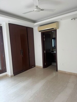 Room in 3 BHK Builder Floor at Nizamuddin – for Rent